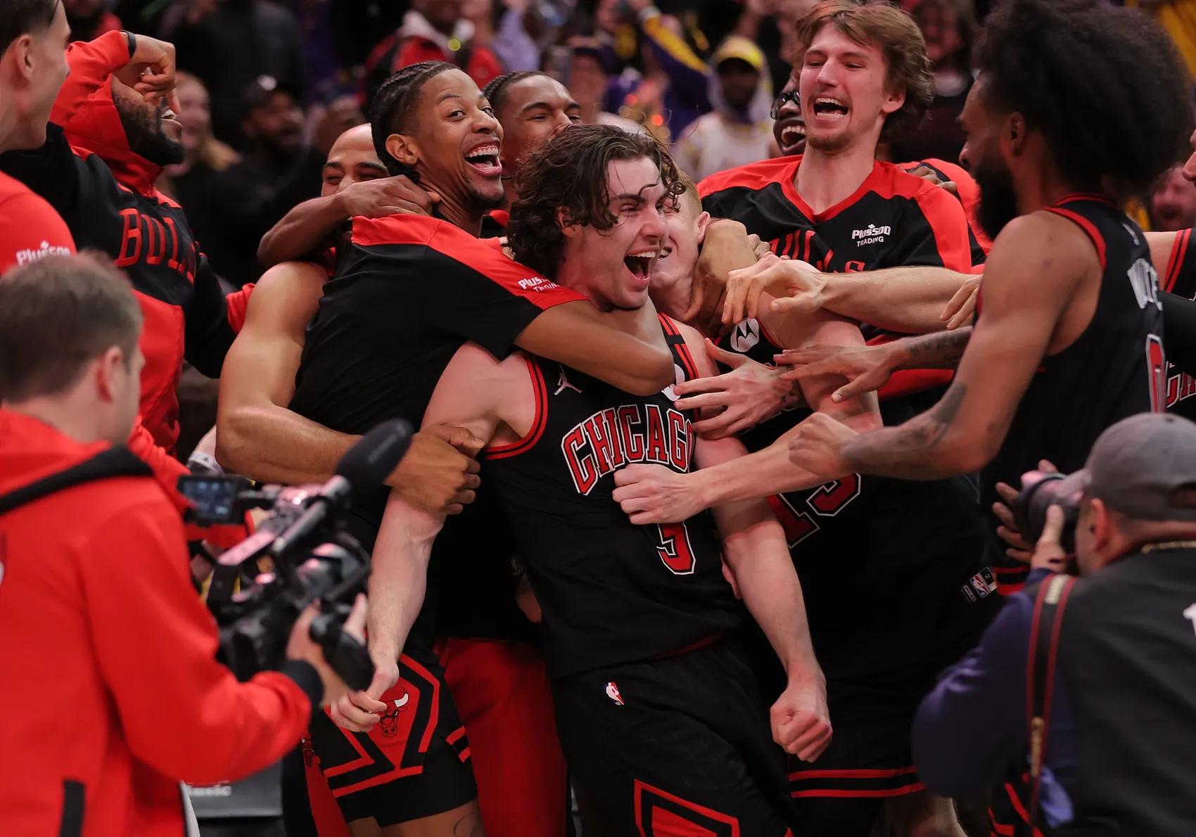 关于芝加哥公牛训练开放日,训练课后单刀错失引观众欢呼,意甲在即,球探报告显示潜力的信息-九游彩金