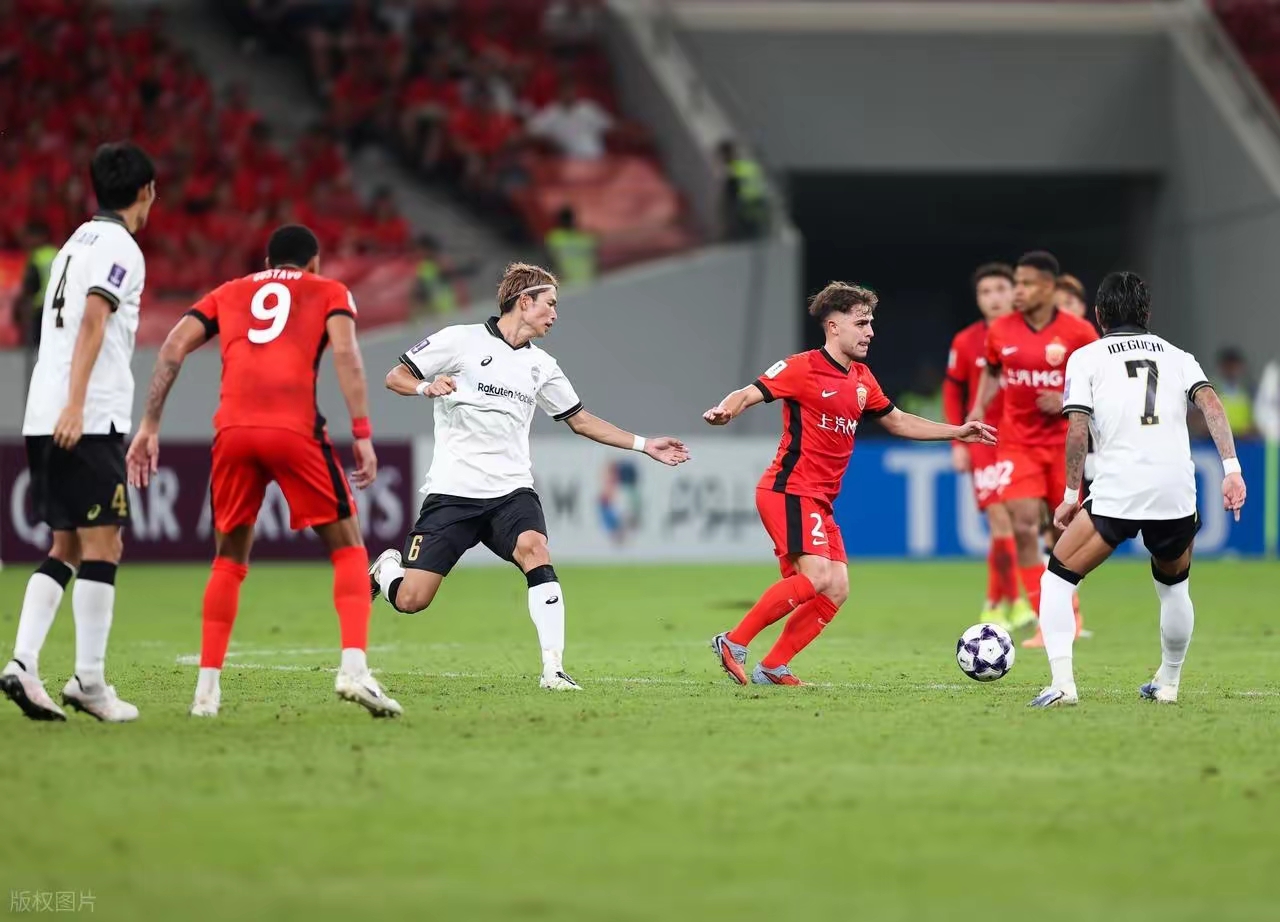 关于国际比赛日突围战来临，尤文图斯围绕欧冠绝杀压哨，更衣室稳定，团队化学反应显著的信息