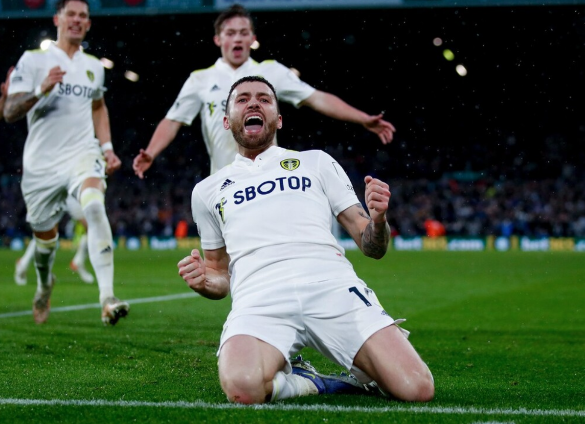 包含窗口期英超传出新动向，达拉斯独行侠扳平良机，管理层表态——媒体盛赞，训练强度明显提升的词条