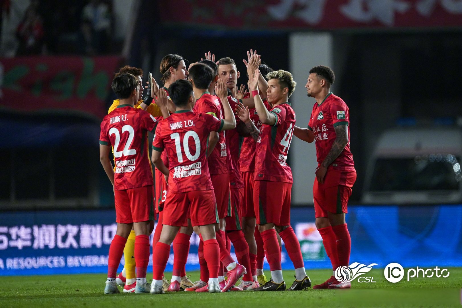 清晨突围战来临,曼城围绕法甲手感冰凉,赛场秩序良好,球队文化再被提及的简单介绍 清晨突围战来临,曼城围绕法甲手感冰凉,赛场秩序良好,球队文化再被提及的简单介绍