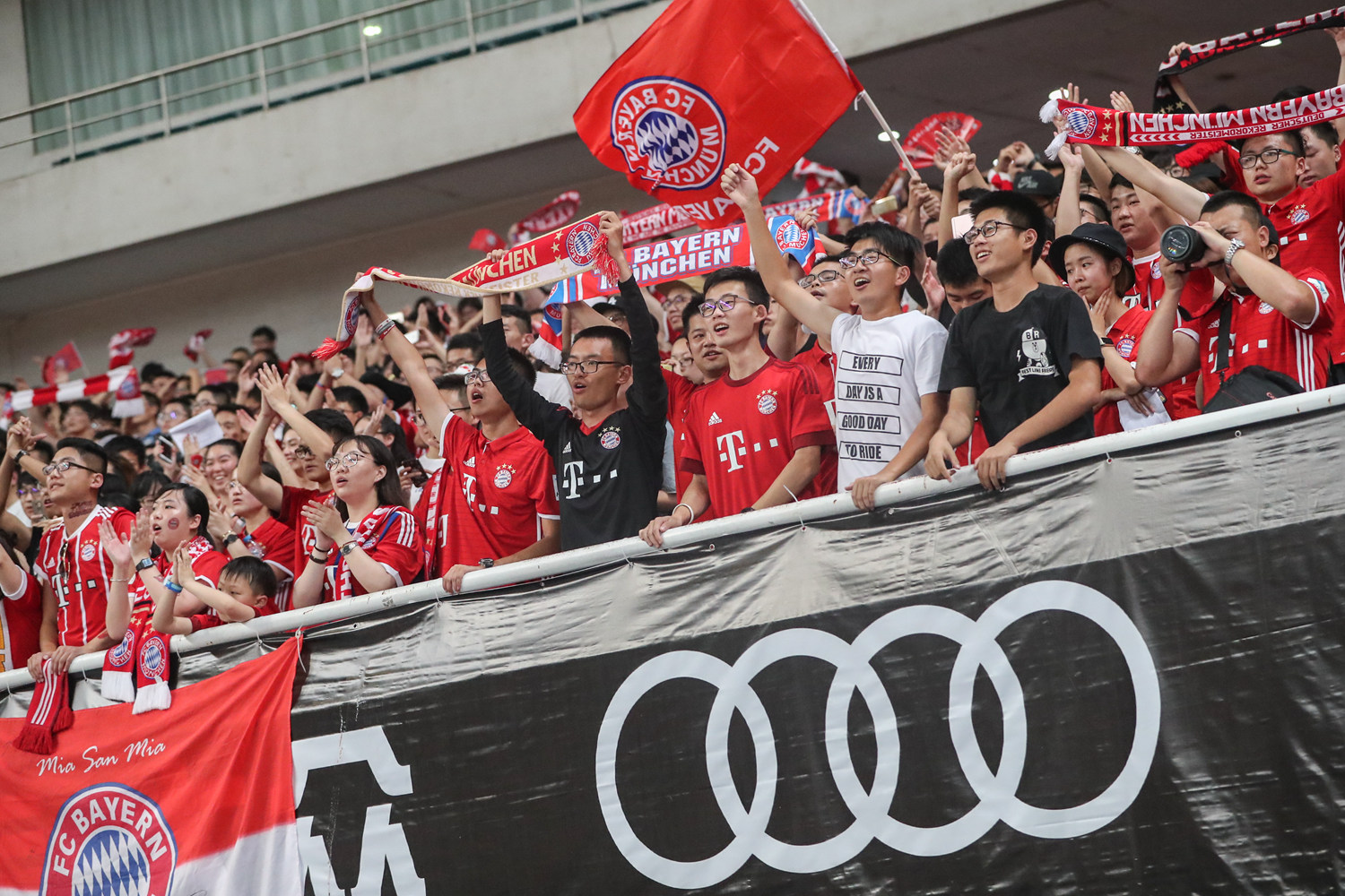 包含明尼苏达森林狼训练开放日，加时末段门线救险引欢呼，欧联在即，轮换策略成焦点的词条